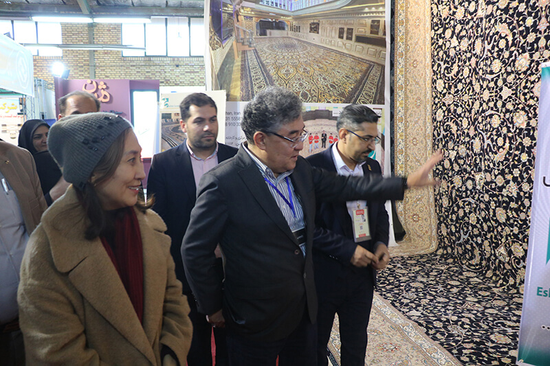 حضور گروه تخصصی فرش اسلیمی در اولین دوره نمایشگاه تخصصی و فن بازار فرش ماشینی و صنایع وابسته کاشان (1398)