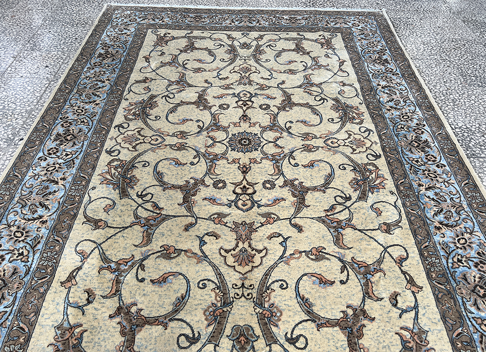 فرش پشمی کد : W0040A-CC-B ( زمینه کرم ، حاشیه کرم ) ، آبی هارمونیک