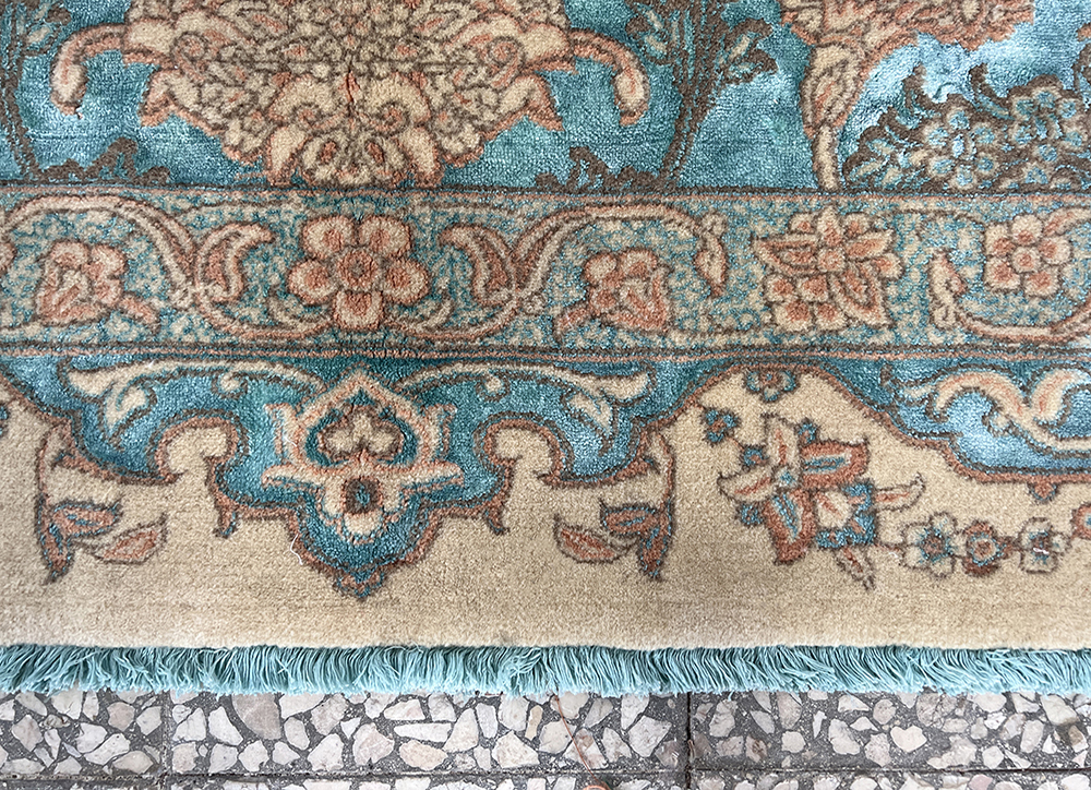 فرش پشمی کد : W1039-CC-B ( زمینه کرم ، حاشیه کرم ) ، آبی هارمونیک